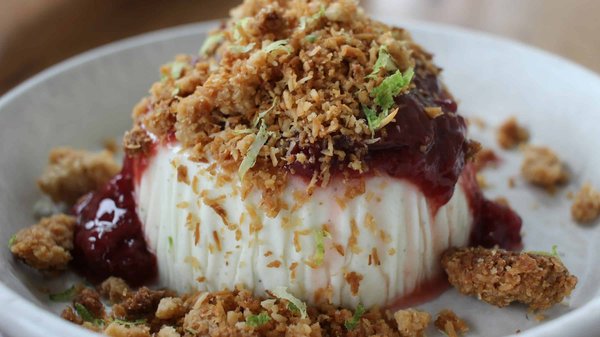 Comment réussir une panna cotta à la vanille avec un coulis de fruits exotiques?